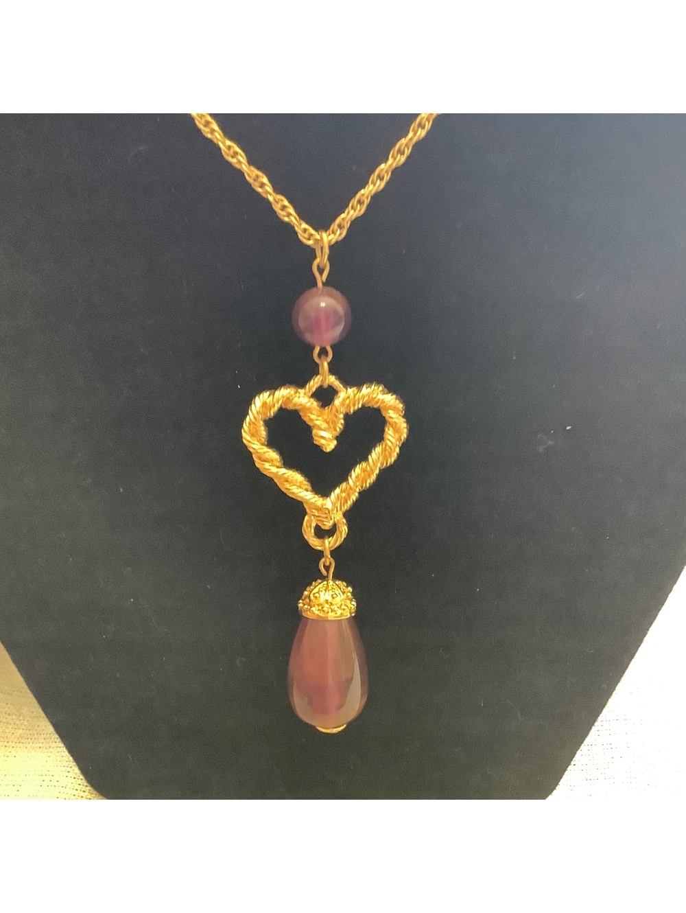 Vintage Avon Gold Tone Open Heart Purple Bead Teardrop Pendant Necklace 18”